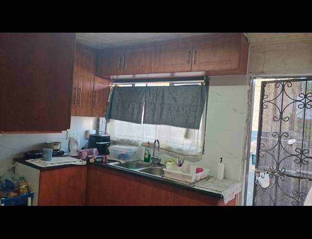 5 BEDROOM HOUSE FOR SALE IN CROSSMOOR